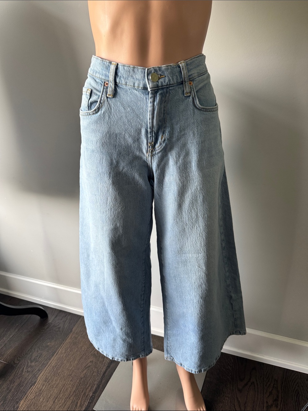BDG Urban Outfitters Light Wash Wide-Leg Cropped Jeans - Light Blue